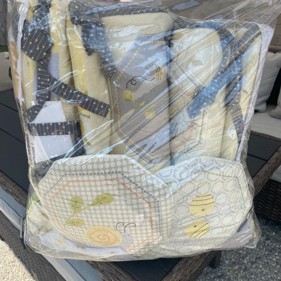 Nursery Bedding Set - Picture 2 of 9